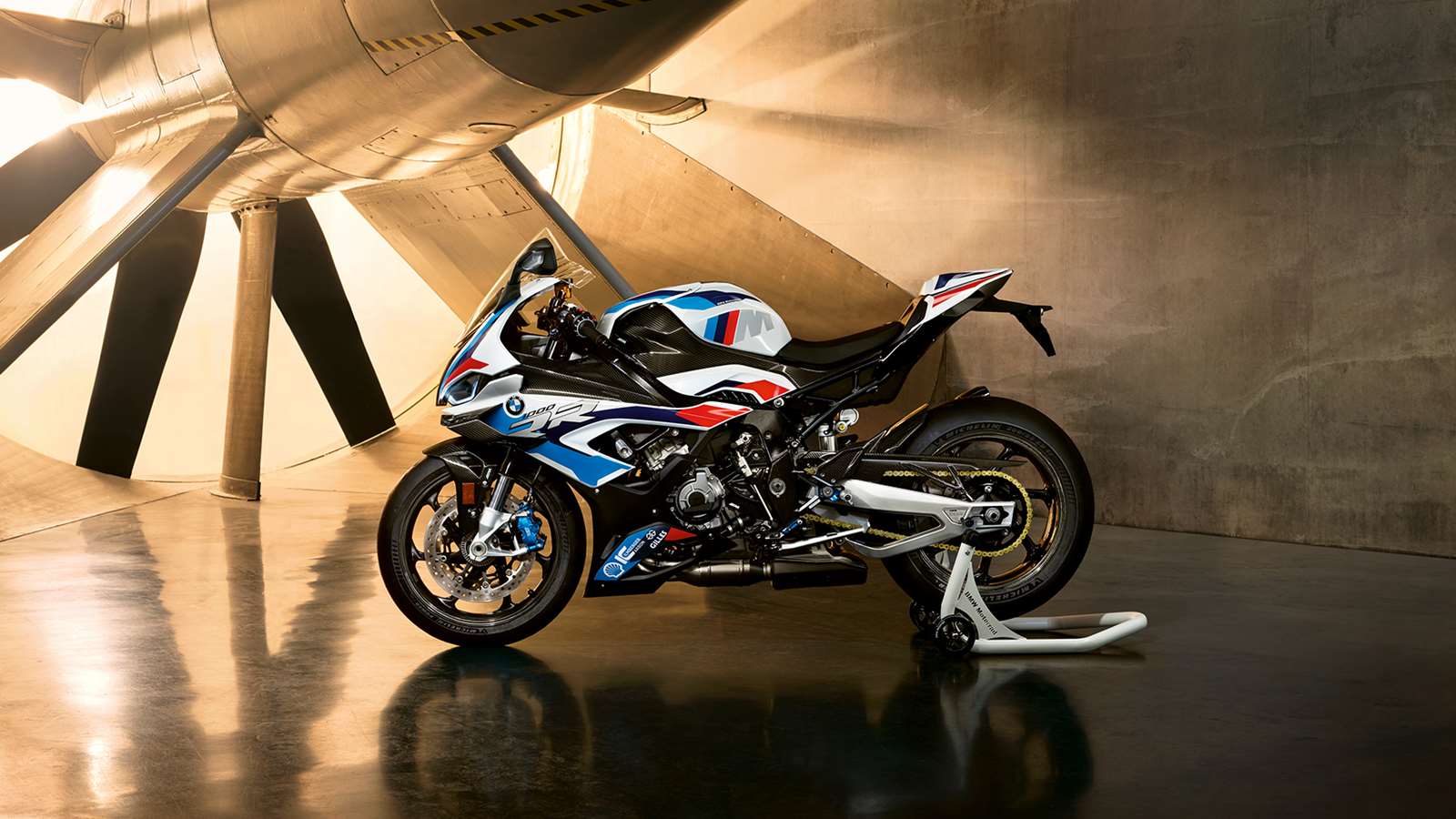 Bmw M 1000 Rr M Power Motorcycle For Race Track Performance Racers Tech